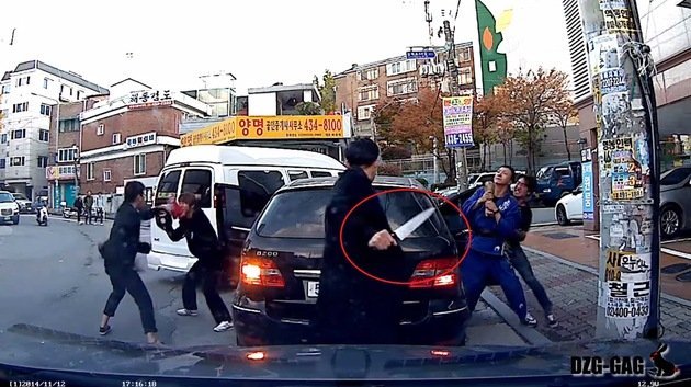 Violenta pelea con arma blanca en las calles de Corea del Sur