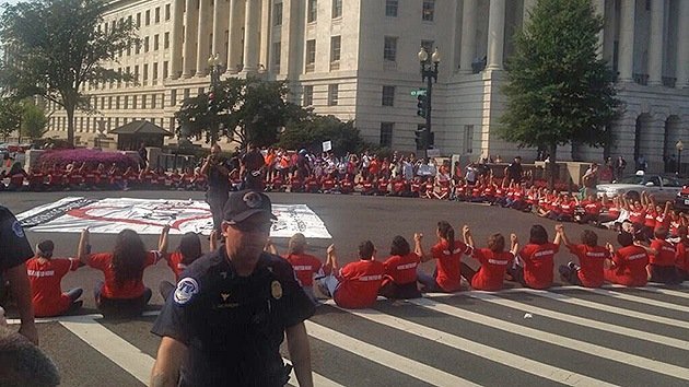 EE.UU.: Arrestan a mujeres que exigen leyes de inmigración frente al Capitolio