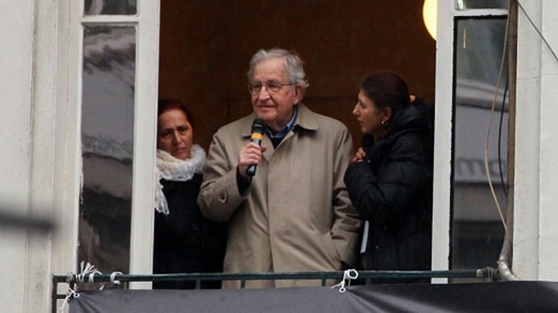 Chomsky: "El ataque de EE.UU. contra Siria sería un crimen de guerra"