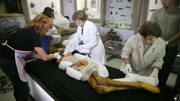 Ancianos de Siberia piden enterrar a una momia para evitar desastres naturales
