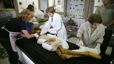 Ancianos de Siberia piden enterrar a una momia para evitar desastres naturales