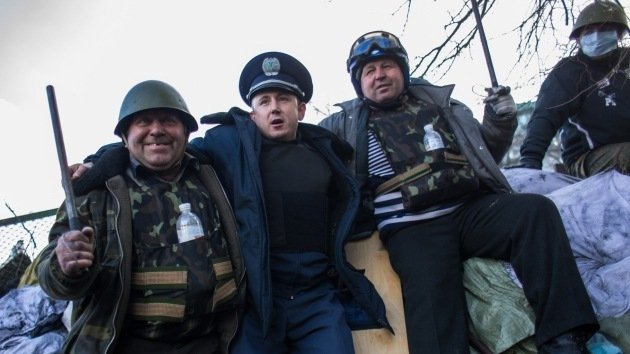 Radicales presentes en Maidán gritan que no se irán hasta que Yanukóvich renuncie