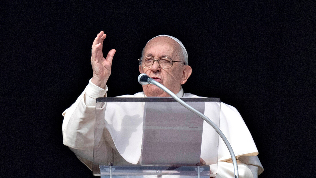 Papa Francisco reza pela paz mundial na véspera do Ano Novo