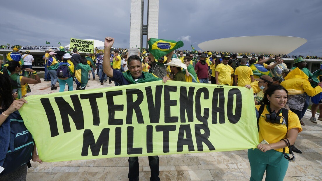 Pesquisa indica que 89% dos brasileiros desaprovam o ataque à Praça dos Três Poderes em 8 de janeiro