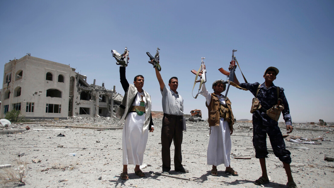 NYT: Mais de 70% do armamento Houthi permaneceu intacto após os ataques ocidentais