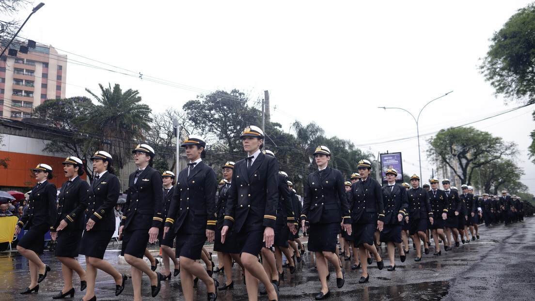 "Fisiologia feminina": Exército defende veto a mulheres em funções de combate