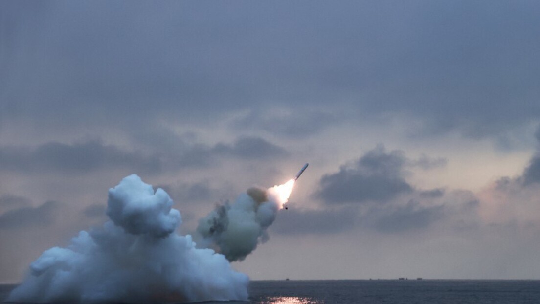 Kim Jong-un observou o novo teste de uma arma estratégica norte-coreana