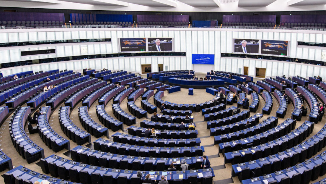 Conselho Europeu aprova resolução regulamentando fundos russos confiscados