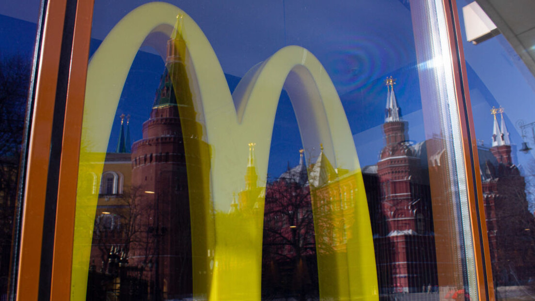 "Excelente": Tucker Carlson compara a comida da versão russa do McDonald's com o original