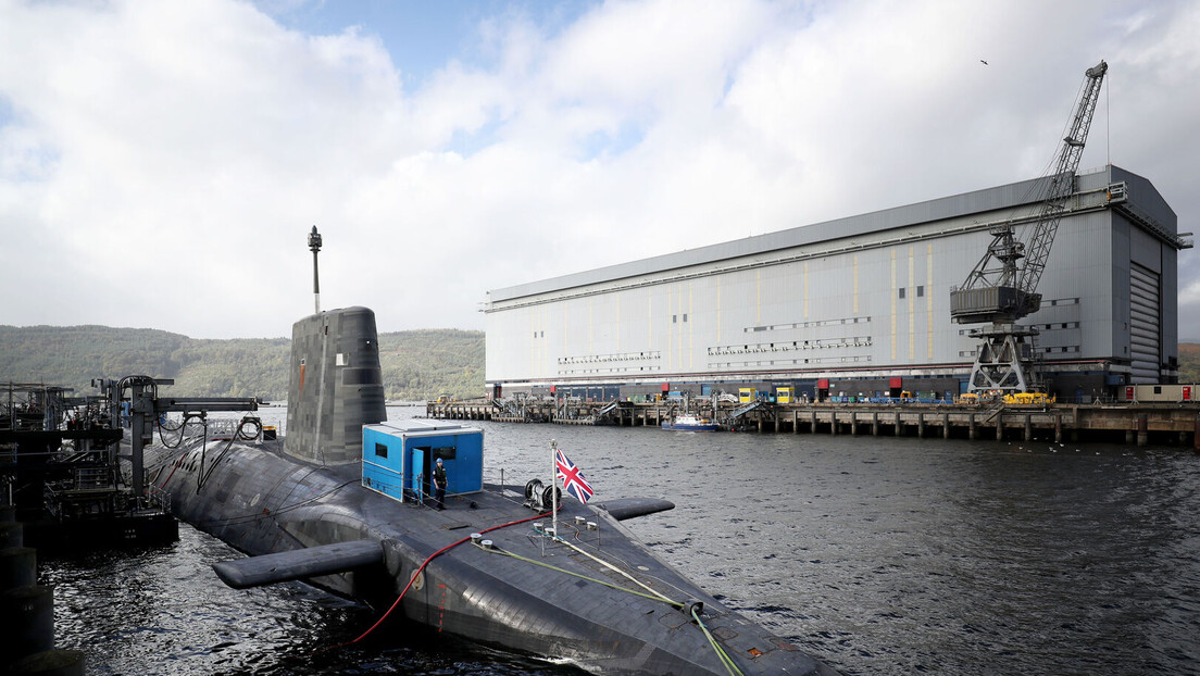 Míssil britânico falha e cai a poucos metros de um submarino com o ministro da Defesa a bordo