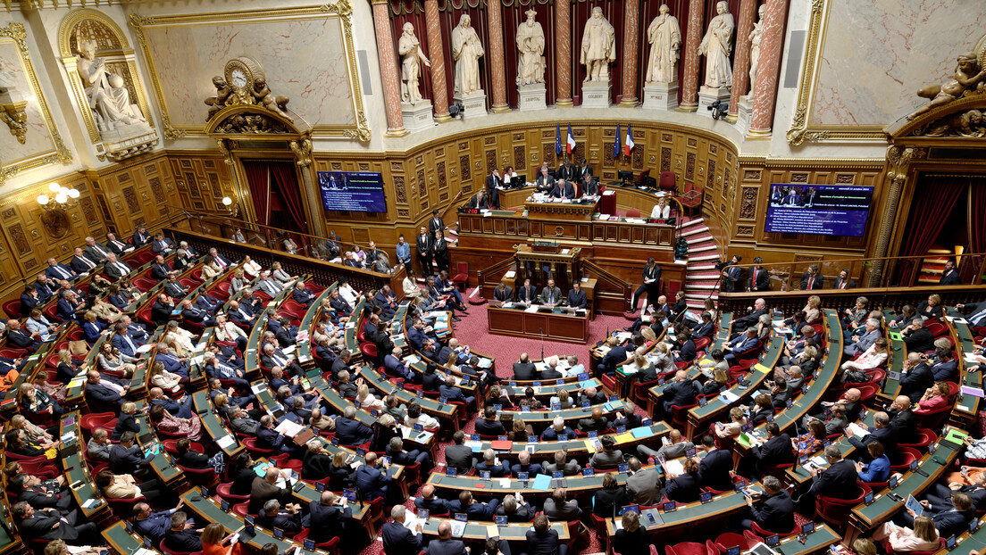 Senado francês aprova projeto de lei para tornar o aborto um direito constitucional