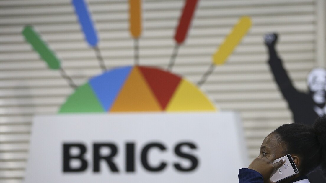 Rússia: A maioria dos países do BRICS apóia a desdolarização dentro do bloco