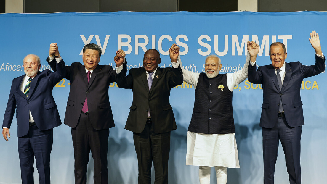 Putin sobre o peso crescente dos BRICS na economia global: "Não há como evitar isso"
