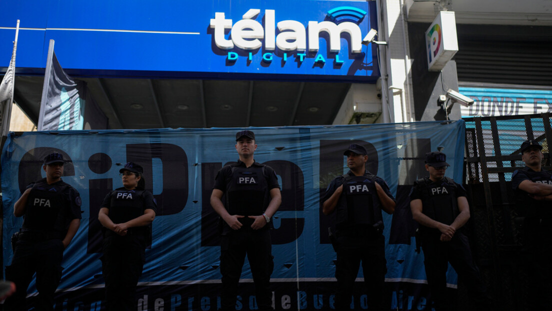 Jornalistas e sindicatos criticam Governo de Javier Milei por suspender atividades da agência de notícias Télam