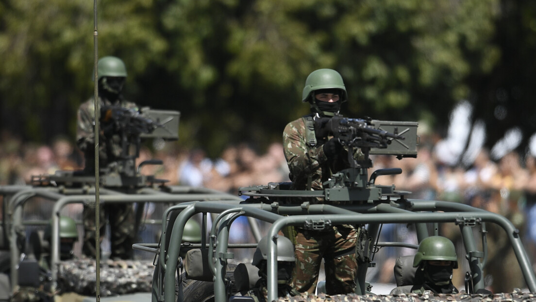 Exército brasileiro estuda criar empresa estatal para aumentar orçamento em Defesa