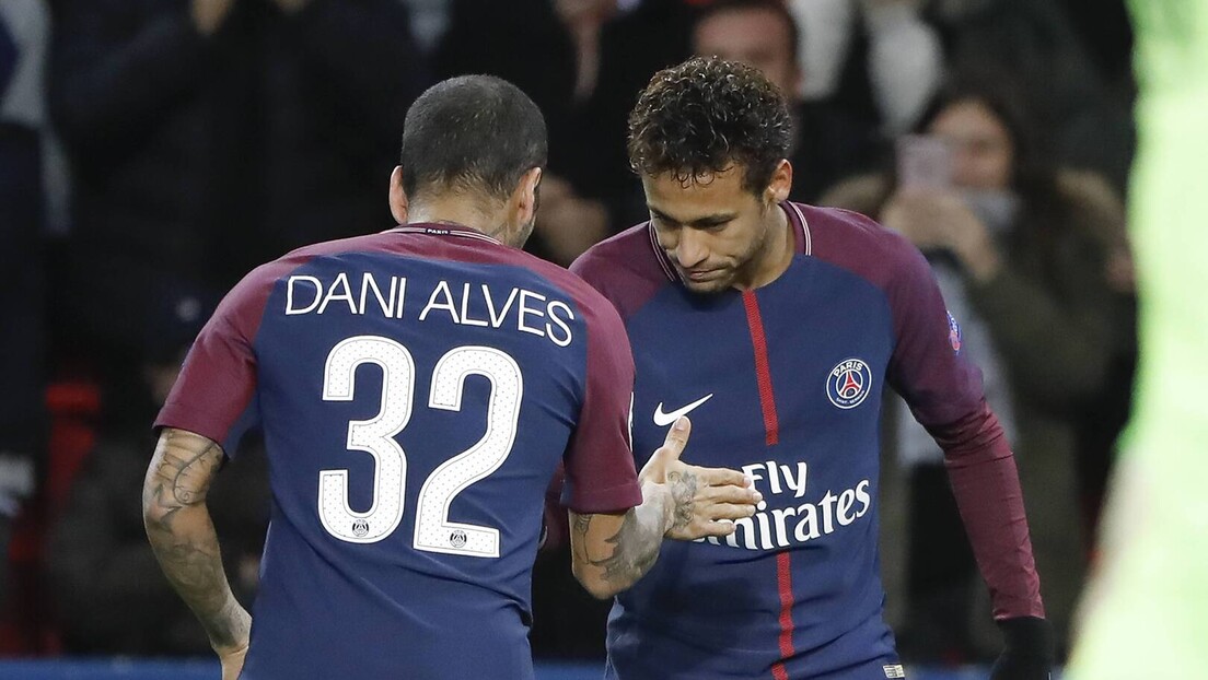 Daniel Alves recorreu ao pai de Neymar para pagar fiança - La Vanguardia