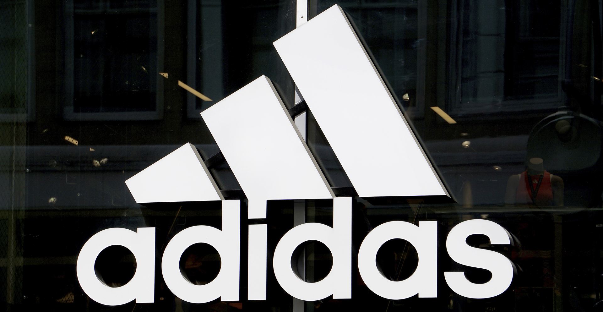 Adidas registra seu primeiro prejuízo em mais de 30 anos