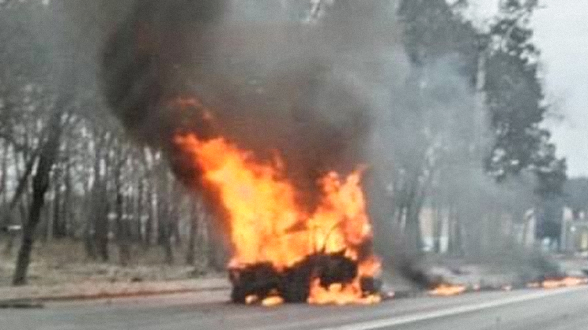 Ataque ucraniano atinge um carro em uma estrada em Belgorod (VÍDEOS)
