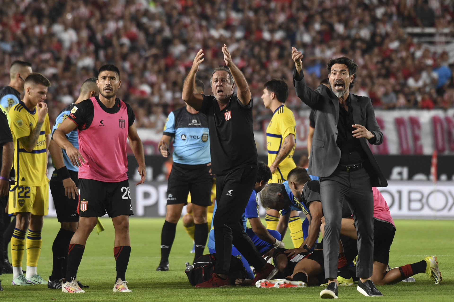 VÍDEO: Jogador chileno tem convulsão no meio de uma partida contra o Boca Juniors