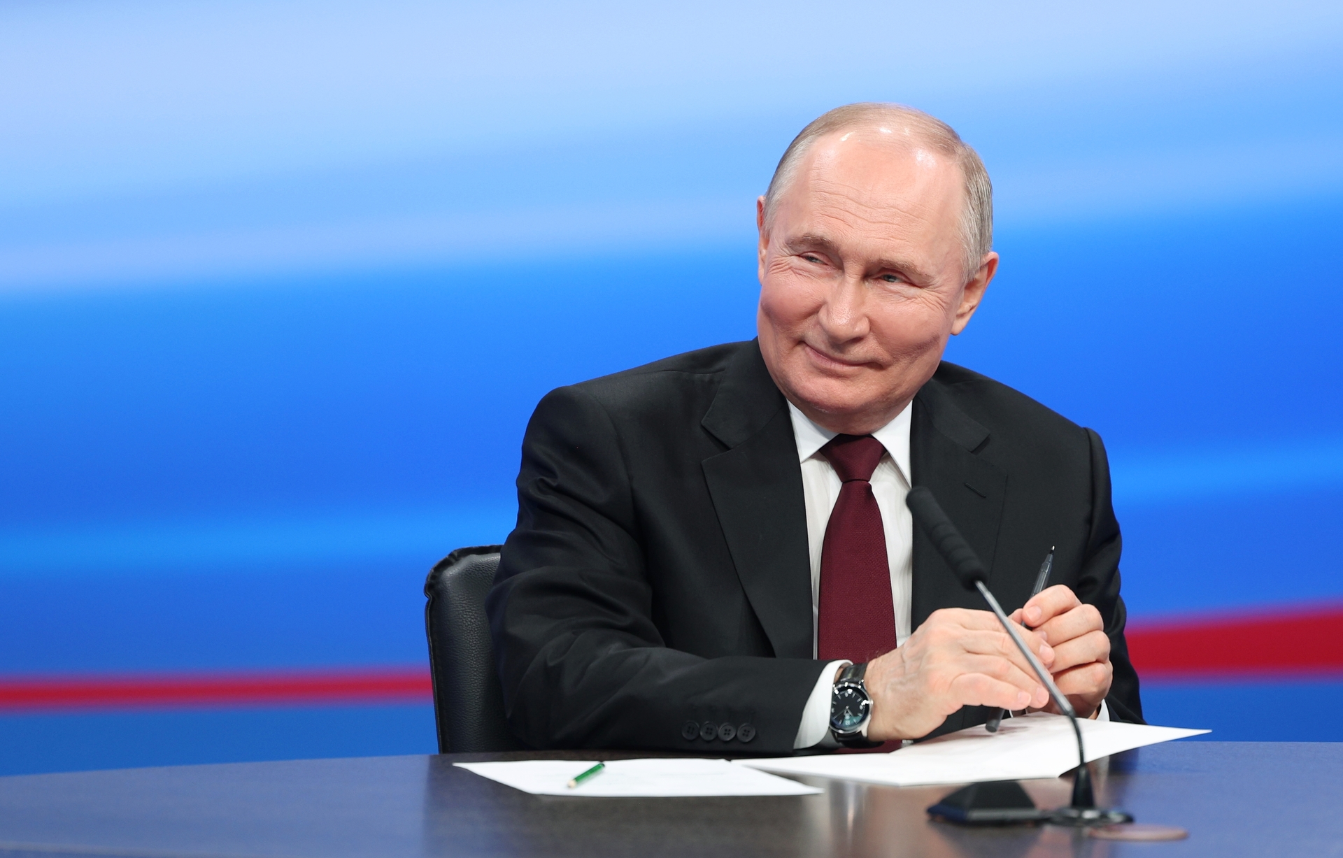 Vitória de Putin é confirmada após 100% dos votos contados