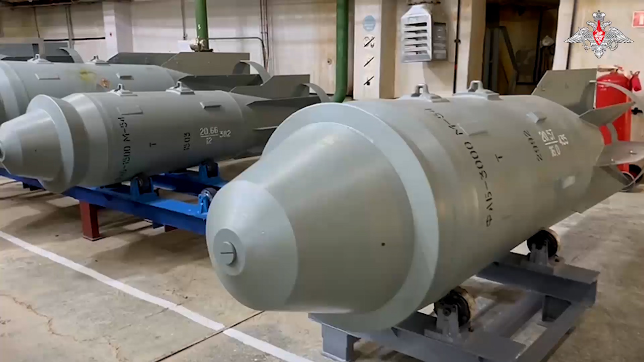 Poder devastador: Começa a produção em massa da bomba guiada russa FAB-3.000