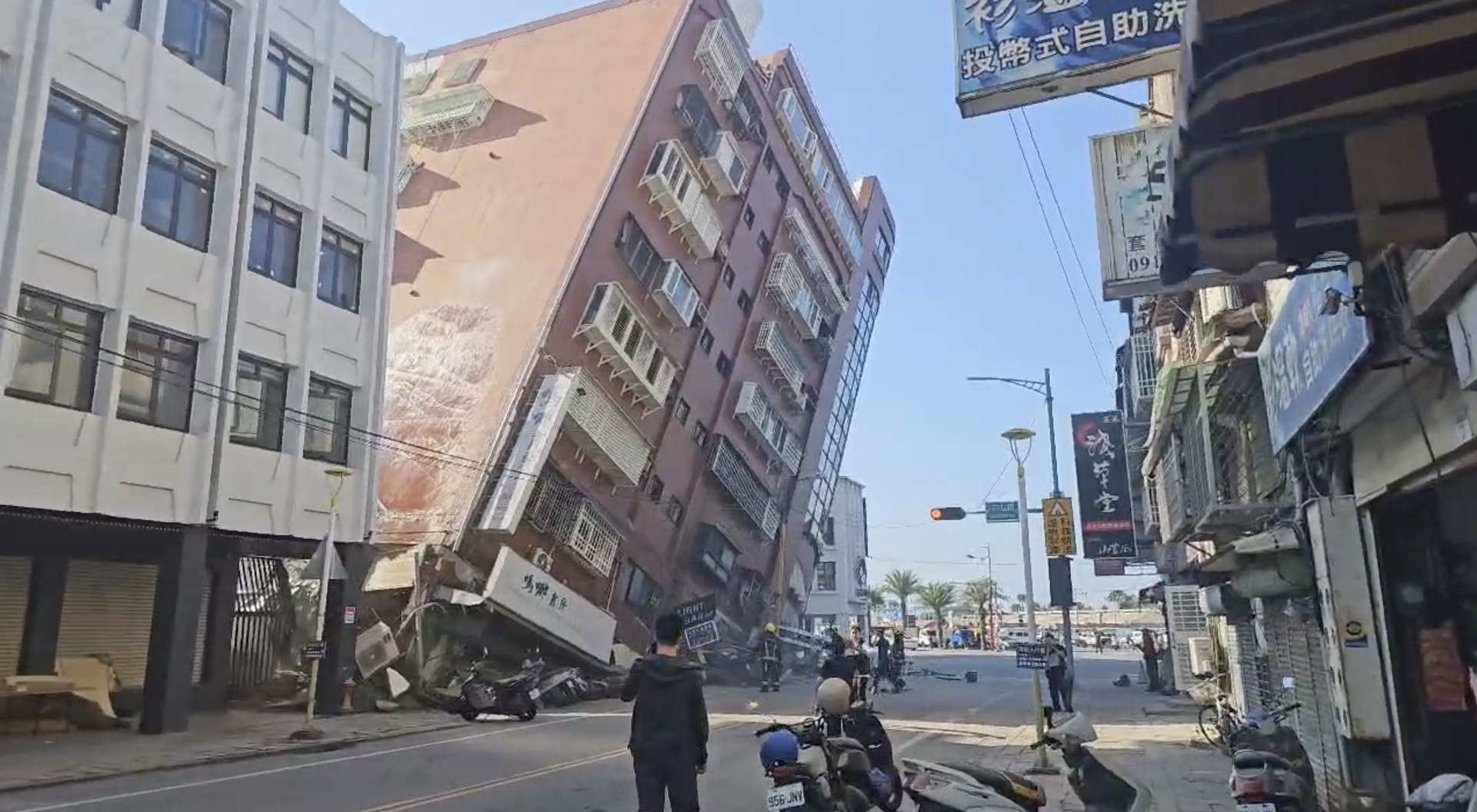 Imagens de destruição após o terremoto mais forte de Taiwan em 25 anos