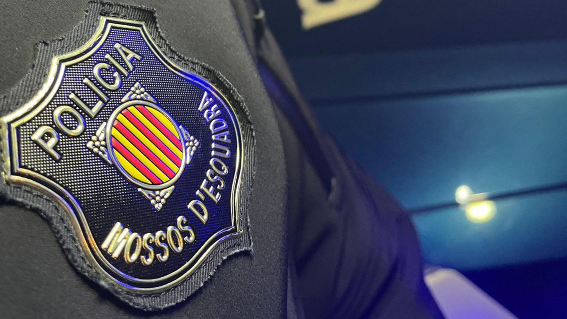 Сrime bárbaro na Espanha: um homem mata seu filho de cinco anos, fere a mãe e foge