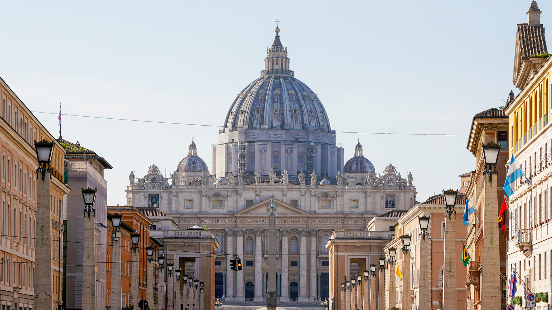 Vaticano desaprova a gestação de barriga de aluguel e a teoria de gênero