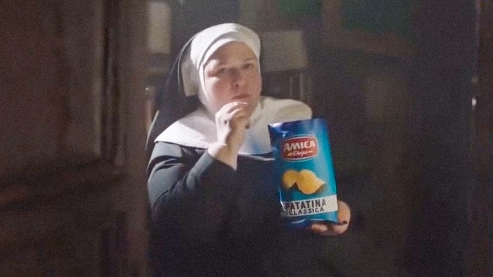 Católicos italianos criticam publicidade que mostra freiras com batatas fritas