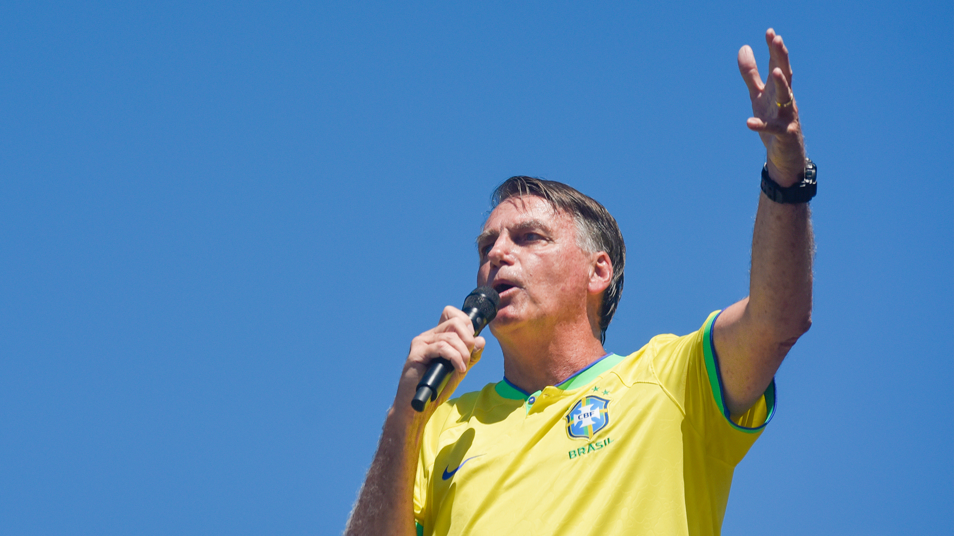 Bolsonaro chama Musk  de "mito da liberdade" em um protesto no Rio de Janeiro