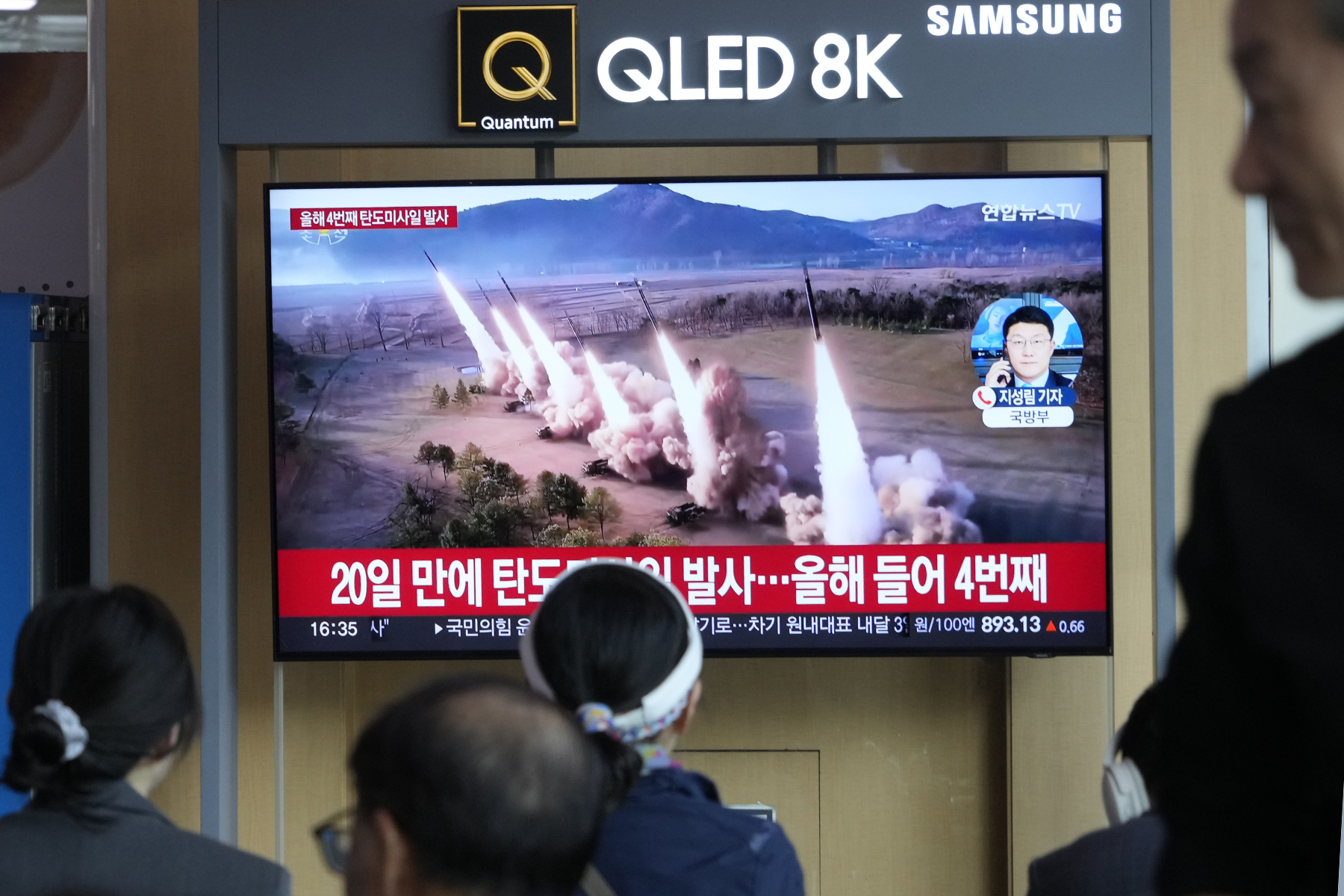 Coreia do Norte realiza primeiro exercício de contra-ataque nuclear com lançador de foguetes de 600 mm