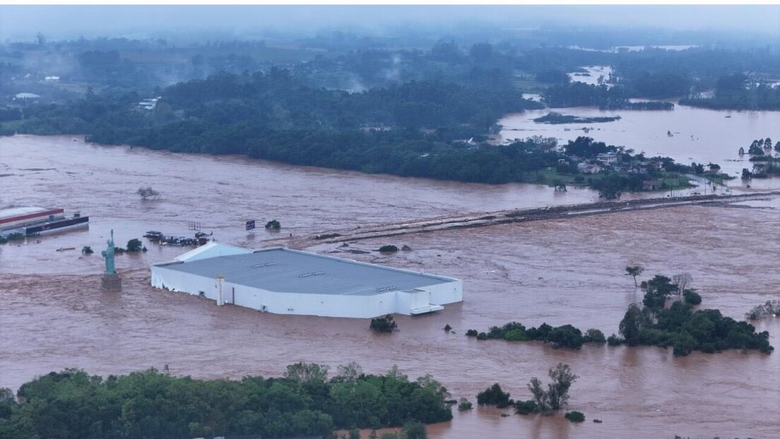 VÍDEO: Imagens mostram barragem após colapsar no sul do Brasil devido às fortes chuvas