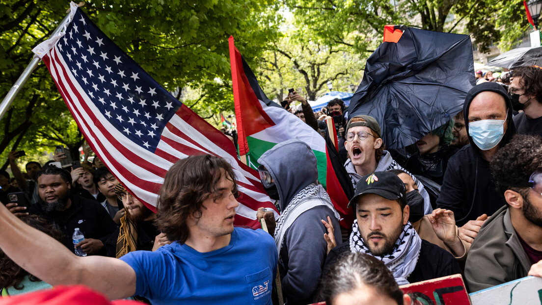 Manifestantes pró-palestinos e pró-israelenses entram em confronto na Universidade de Chicago (VÍDEO, FOTOS)