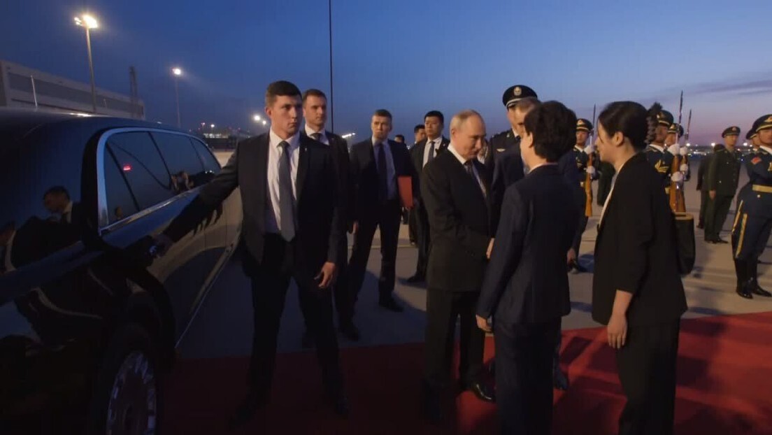 Vladimir Putin chega à China em sua primeira viagem ao exterior após a posse