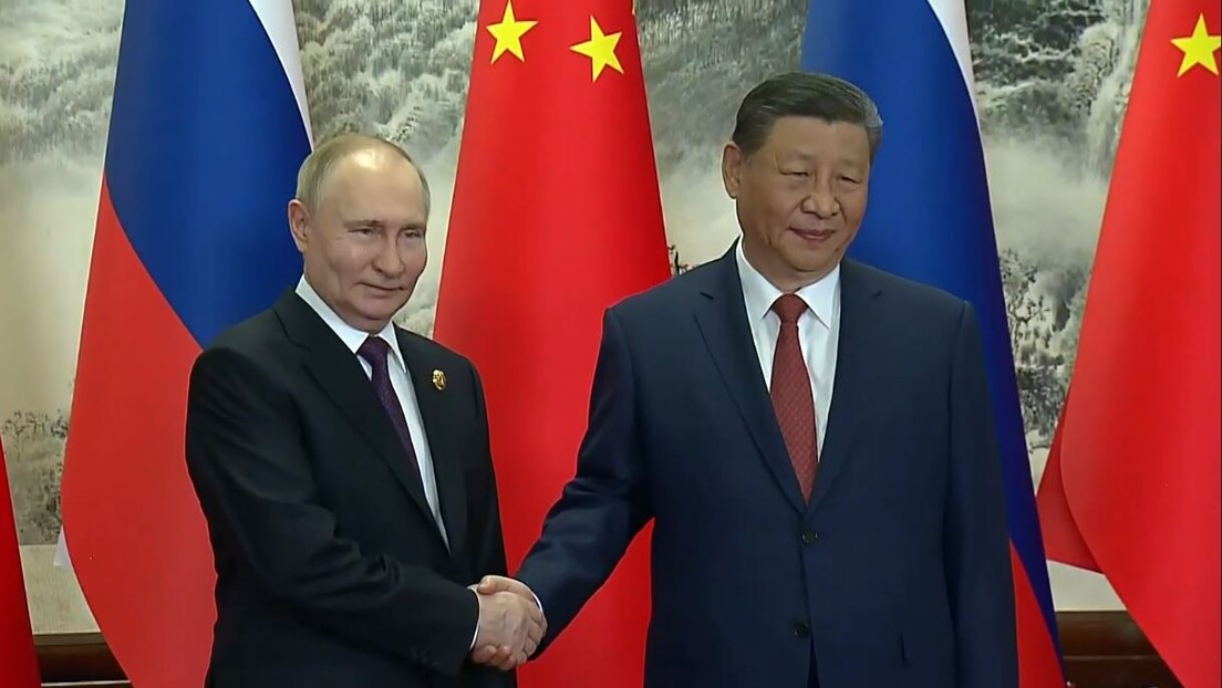 Vladimir Putin e Xi Jinping se reúnem em Pequim