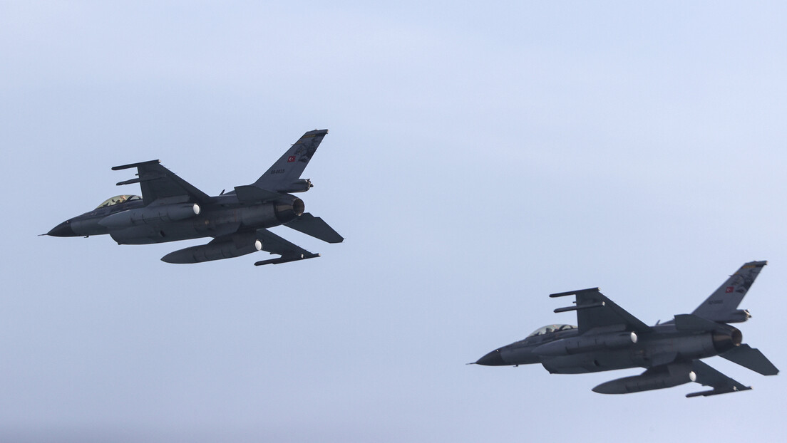 Zelensky: Os primeiros F-16 não desempenharão um papel fundamental na linha de frente