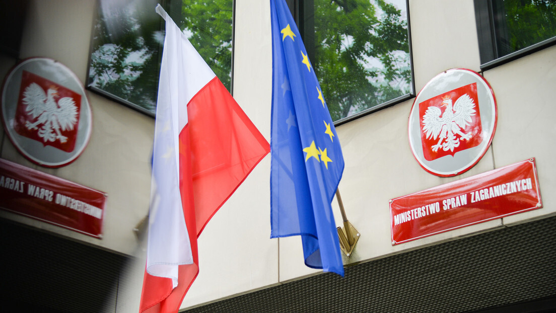 Polônia impõe restrições à movimentação de diplomatas russos em seu território