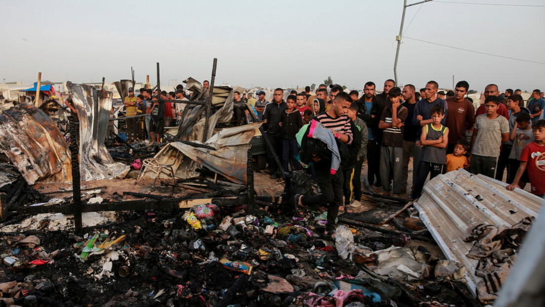Israel tenta justificar ataque mortal a um campo de palestinos deslocados em Rafah