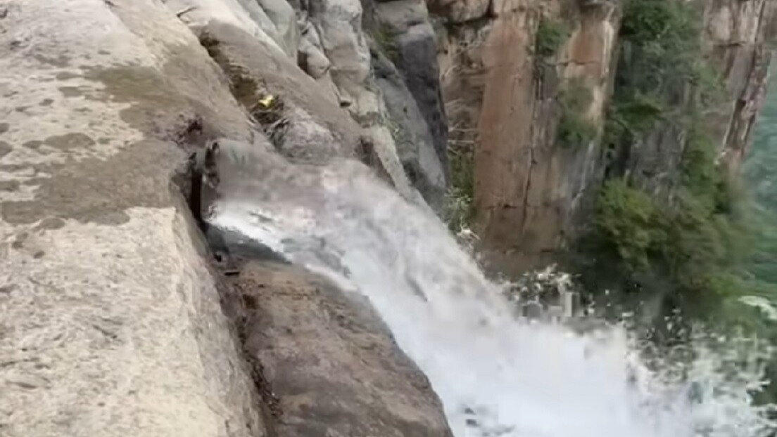 VÍDEO: Turista expõe 'farsa' de uma cachoeira na China