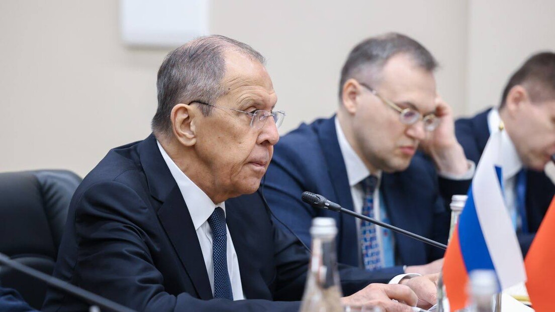 Lavrov: EUA não param com as tentativas de impedir a formação do mundo multipolar