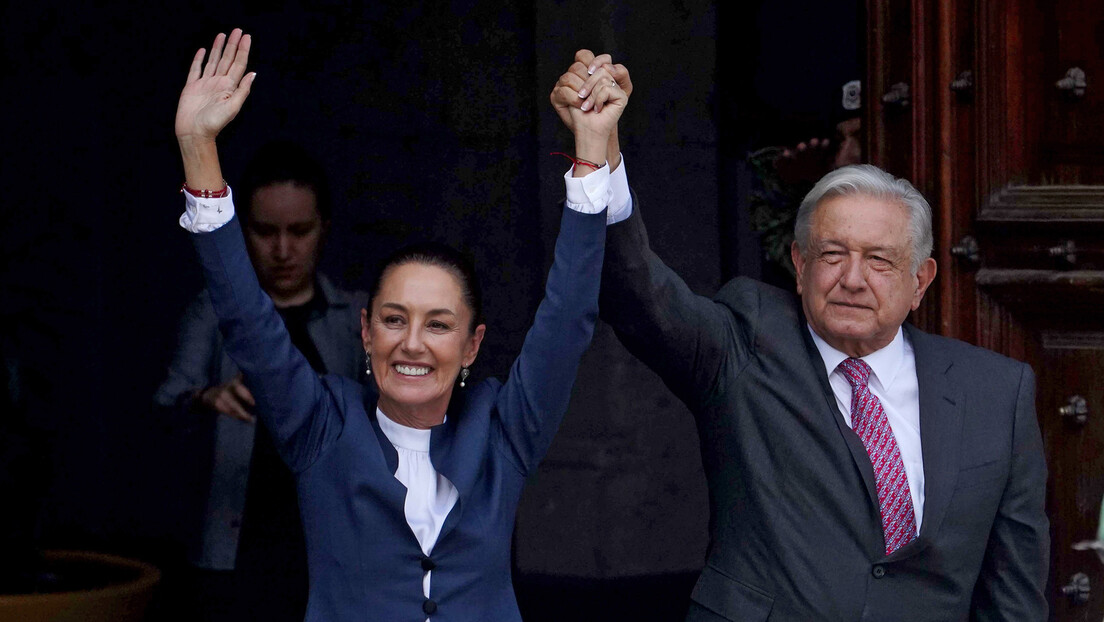 Claudia Sheinbaum reúne-se com López Obrador pela primeira vez desde sua vitória