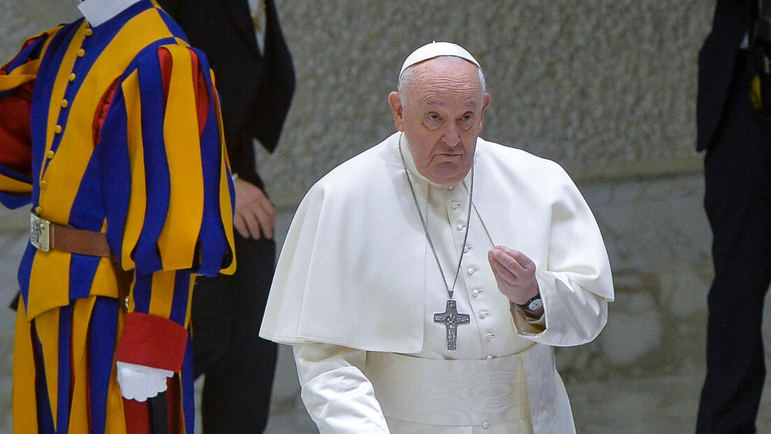 "Há um ar de viado no Vaticano", teria dito o papa Francisco a portas fechadas