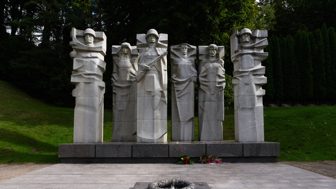 Lituânia permite realocação de sepultamentos de soldados soviéticos