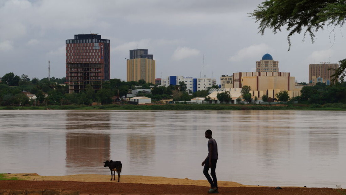 País africano revoga permissão de uma empresa francesa para explorar mina de urânio