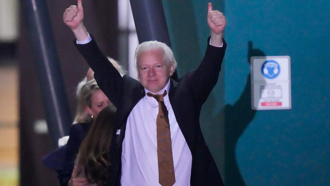 WikiLeaks: "Assange teve que se declarar culpado, isso é a criminalização do jornalismo"