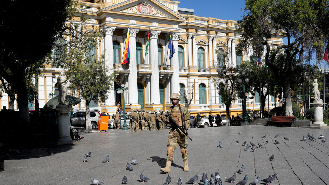 Militares bolivianos se retiram da Praça Murillo em La Paz