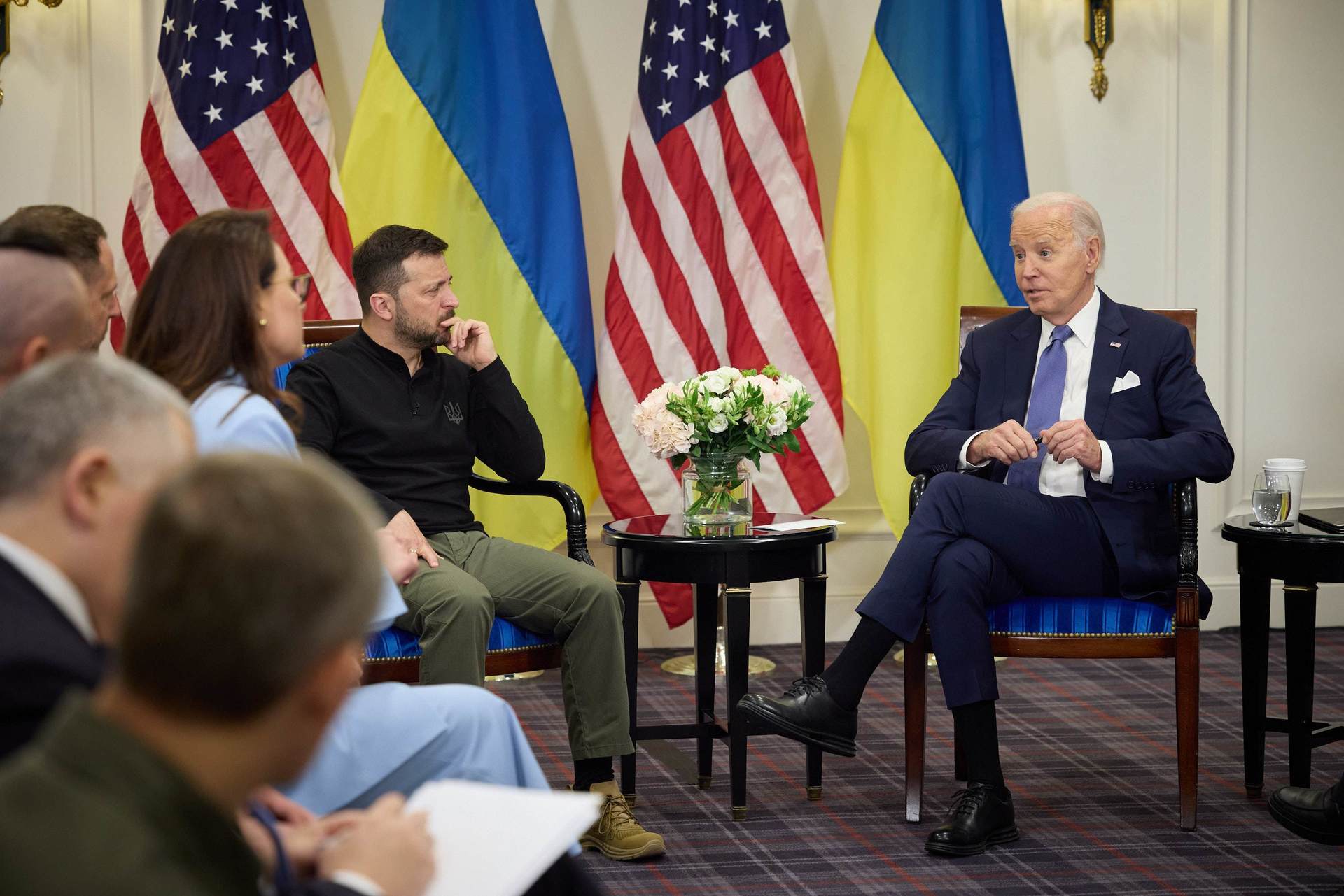 Denunciados laços executivos de Biden com ONG que rotula oponentes do apoio de Kiev como inimigos