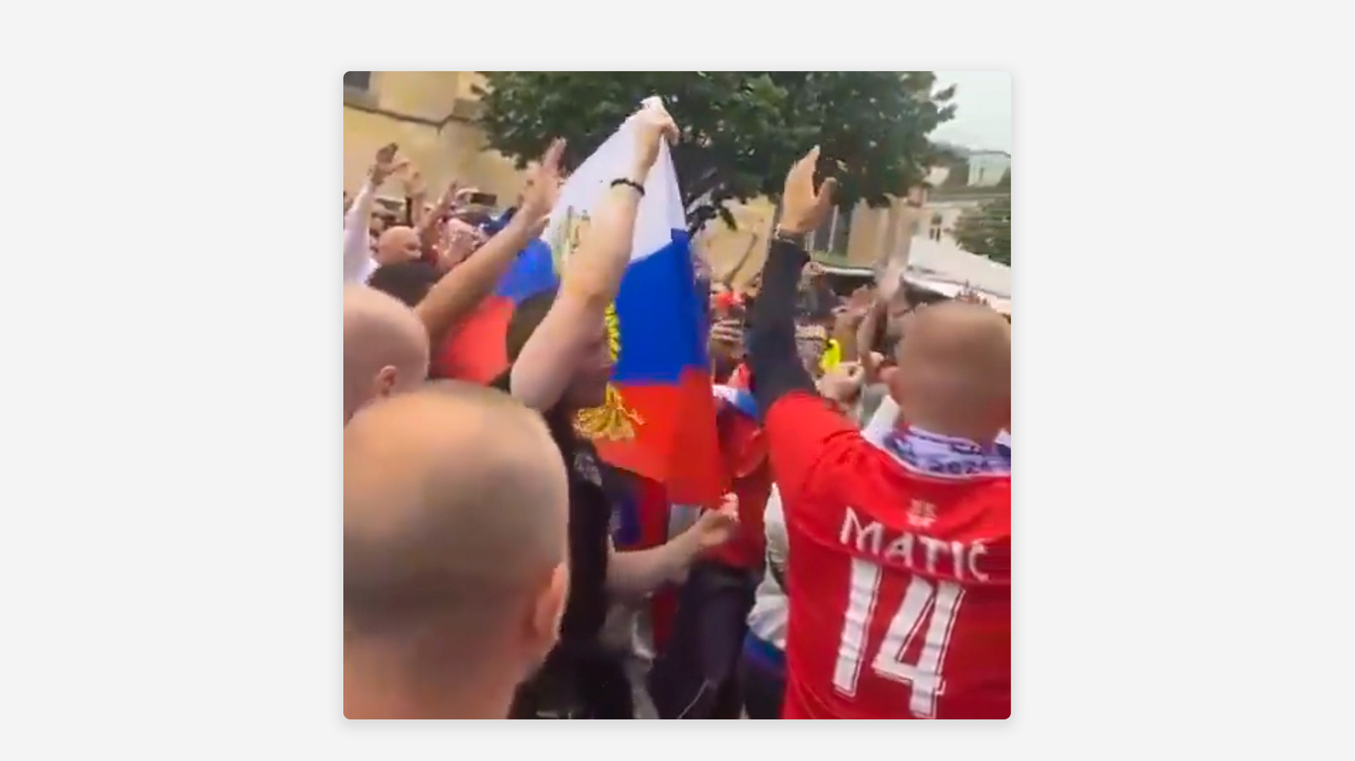 VÍDEO: Torcedores sérvios entoam o nome de Vladimir Putin na Eurocopa