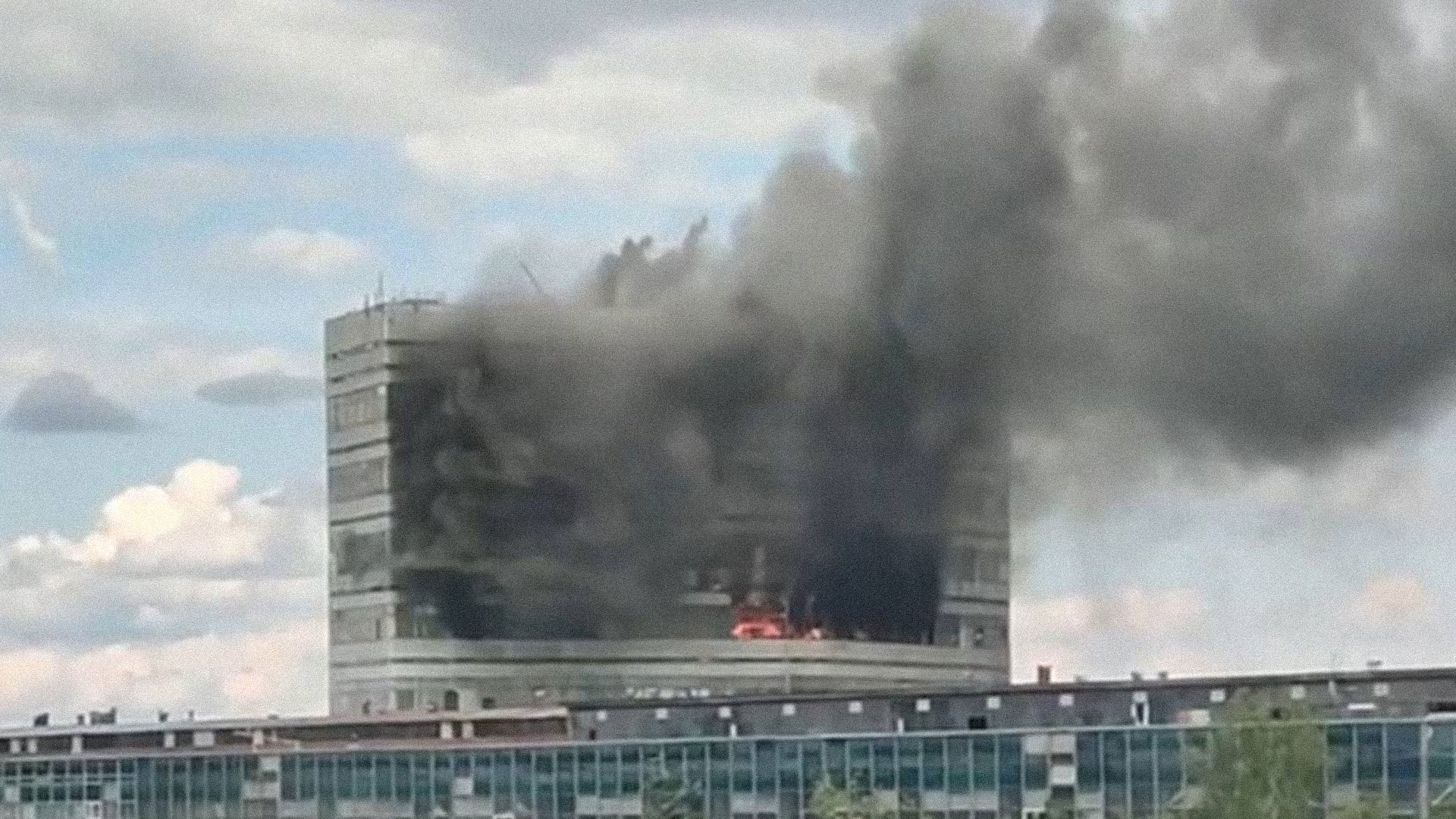 Pessoas ficam presas em incêndio em um instituto de pesquisa na província de Moscou