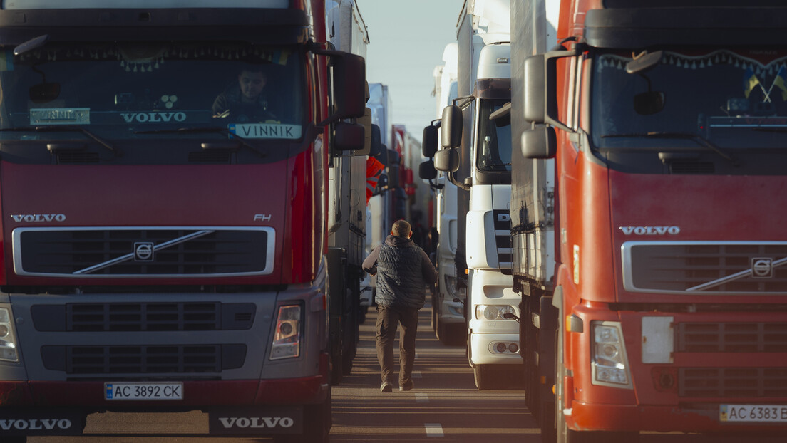 Polônia impõe restrições à entrada e saída de caminhoneiros ucranianos